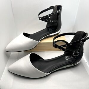 Bleeker & Bond two tone flats, sz 8  NEW  Black, white with silver accents.